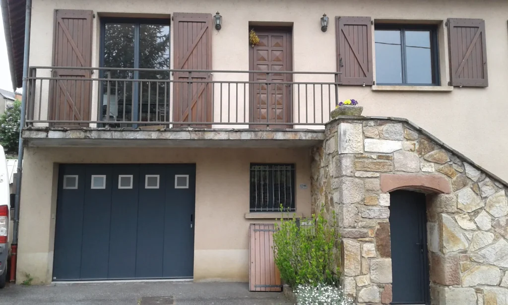 Porte de garage : réalisation de Gamso Menuiserie