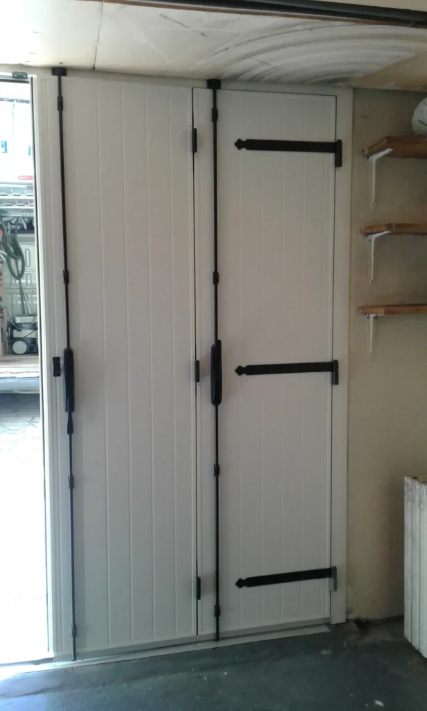 Porte de garage : réalisation de Gamso Menuiserie