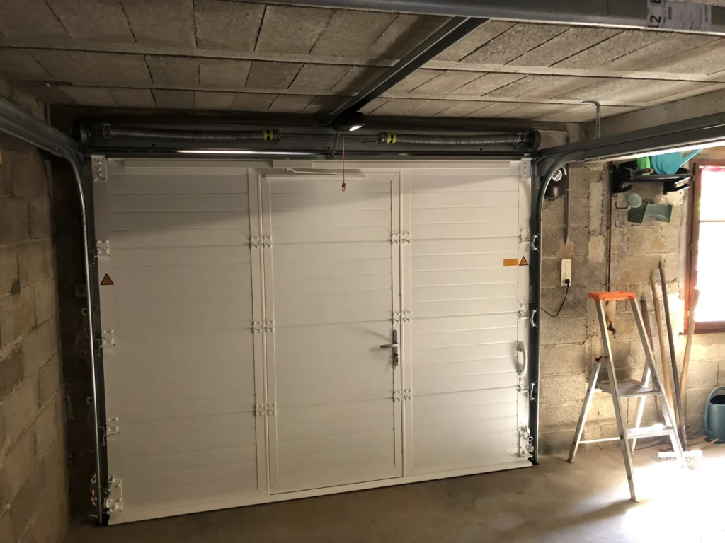Porte de garage : réalisation de Gamso Menuiserie