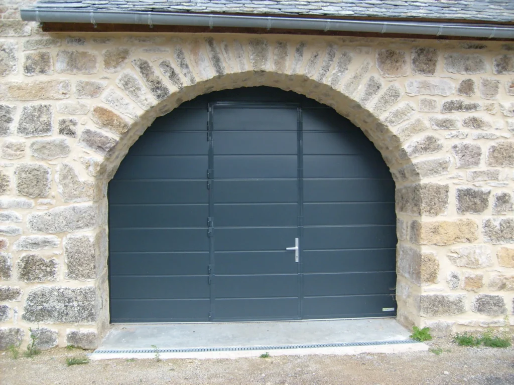 Porte de garage : réalisation de Gamso Menuiserie