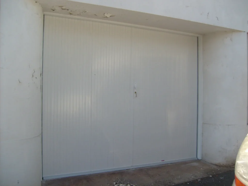 Porte de garage : réalisation de Gamso Menuiserie