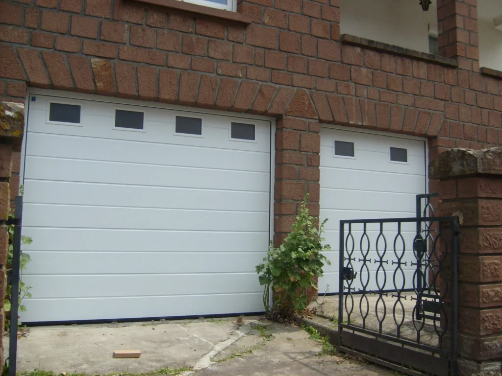 Porte de garage : réalisation de Gamso Menuiserie
